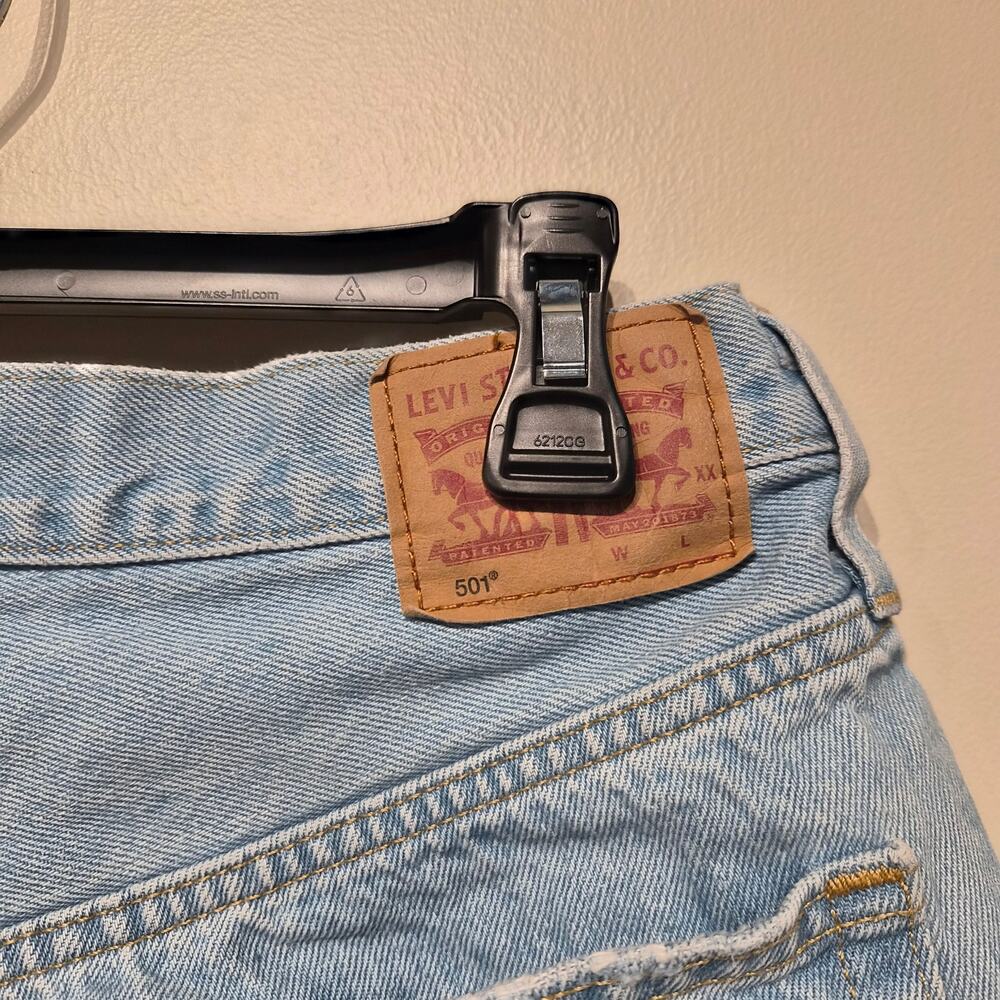 Levi's Light Wash 100% Cotton 501 Distressed Shorts 29 Button Fly - Picture 3 of 6